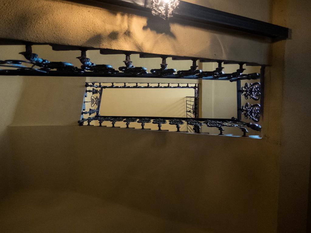 Goldcentral Apartment Gozsdu ブダペスト エクステリア 写真